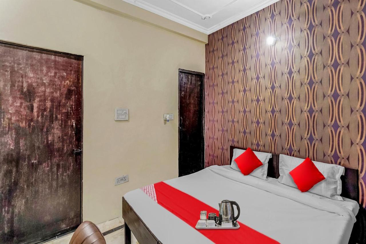 Oyo Flagship 70209 Alpha One Hotel Greater Noida Kültér fotó