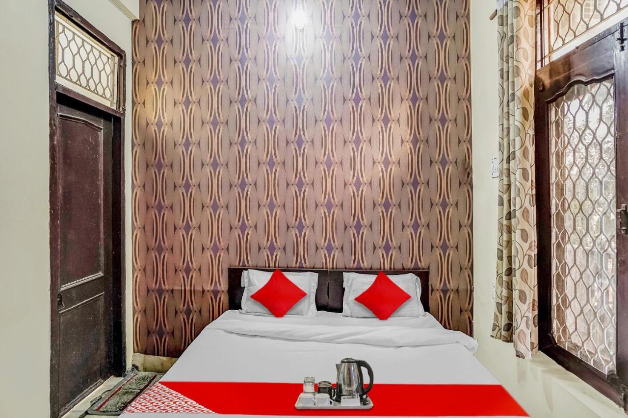 Oyo Flagship 70209 Alpha One Hotel Greater Noida Kültér fotó
