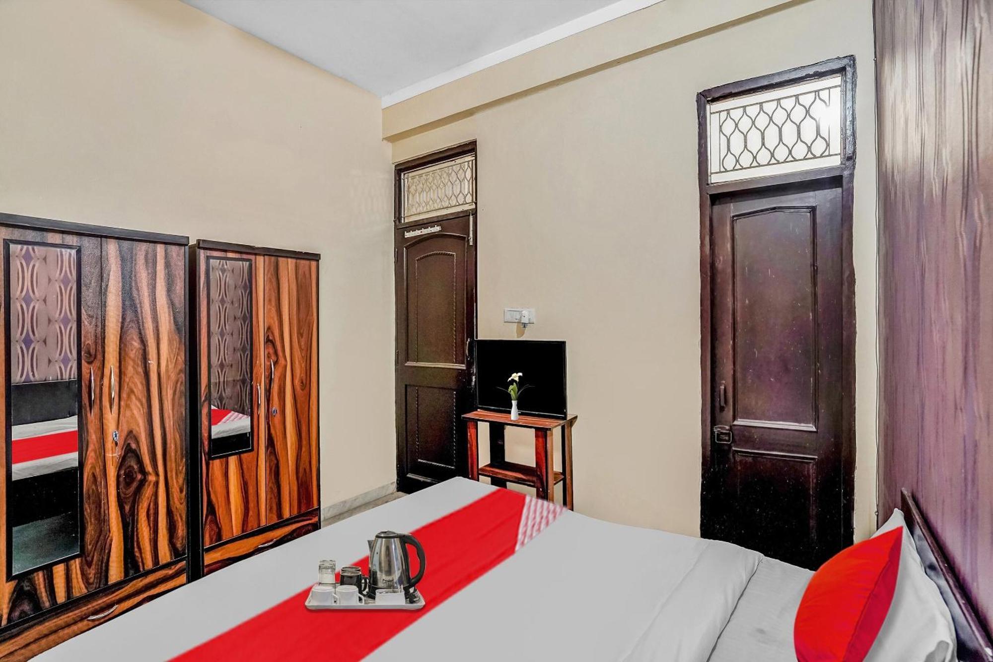 Oyo Flagship 70209 Alpha One Hotel Greater Noida Kültér fotó
