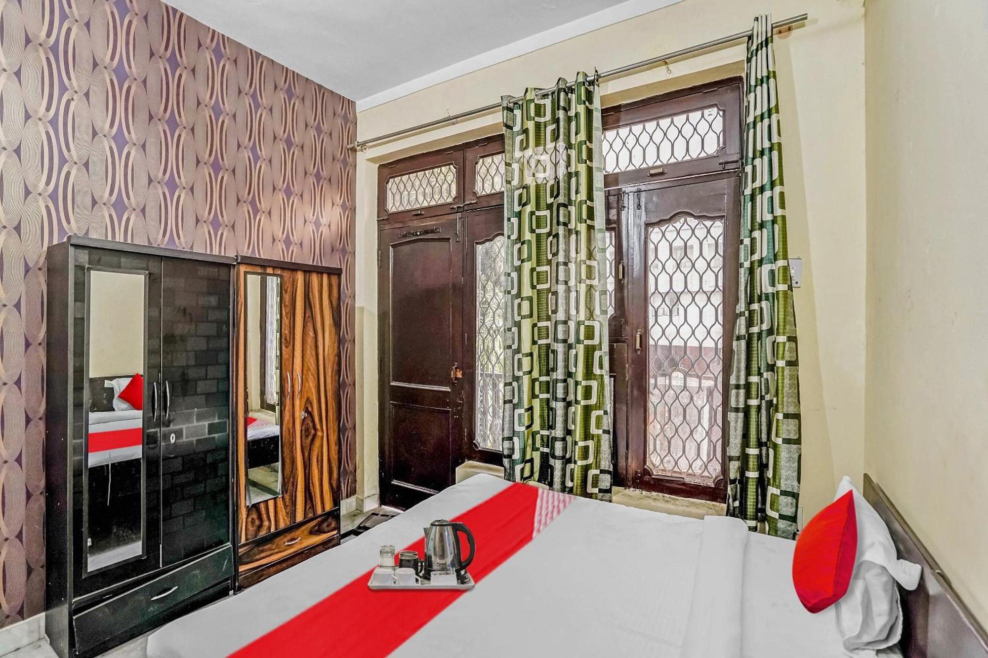 Oyo Flagship 70209 Alpha One Hotel Greater Noida Kültér fotó