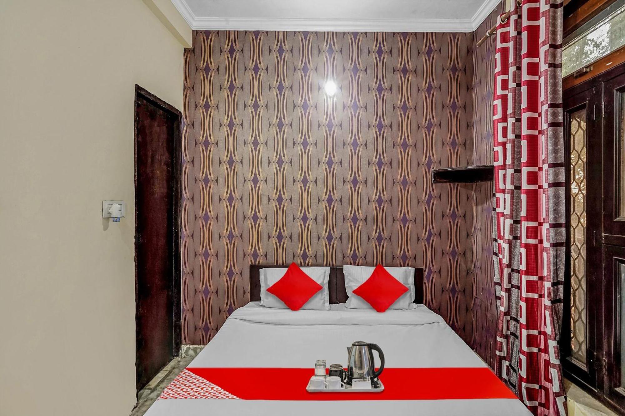 Oyo Flagship 70209 Alpha One Hotel Greater Noida Kültér fotó