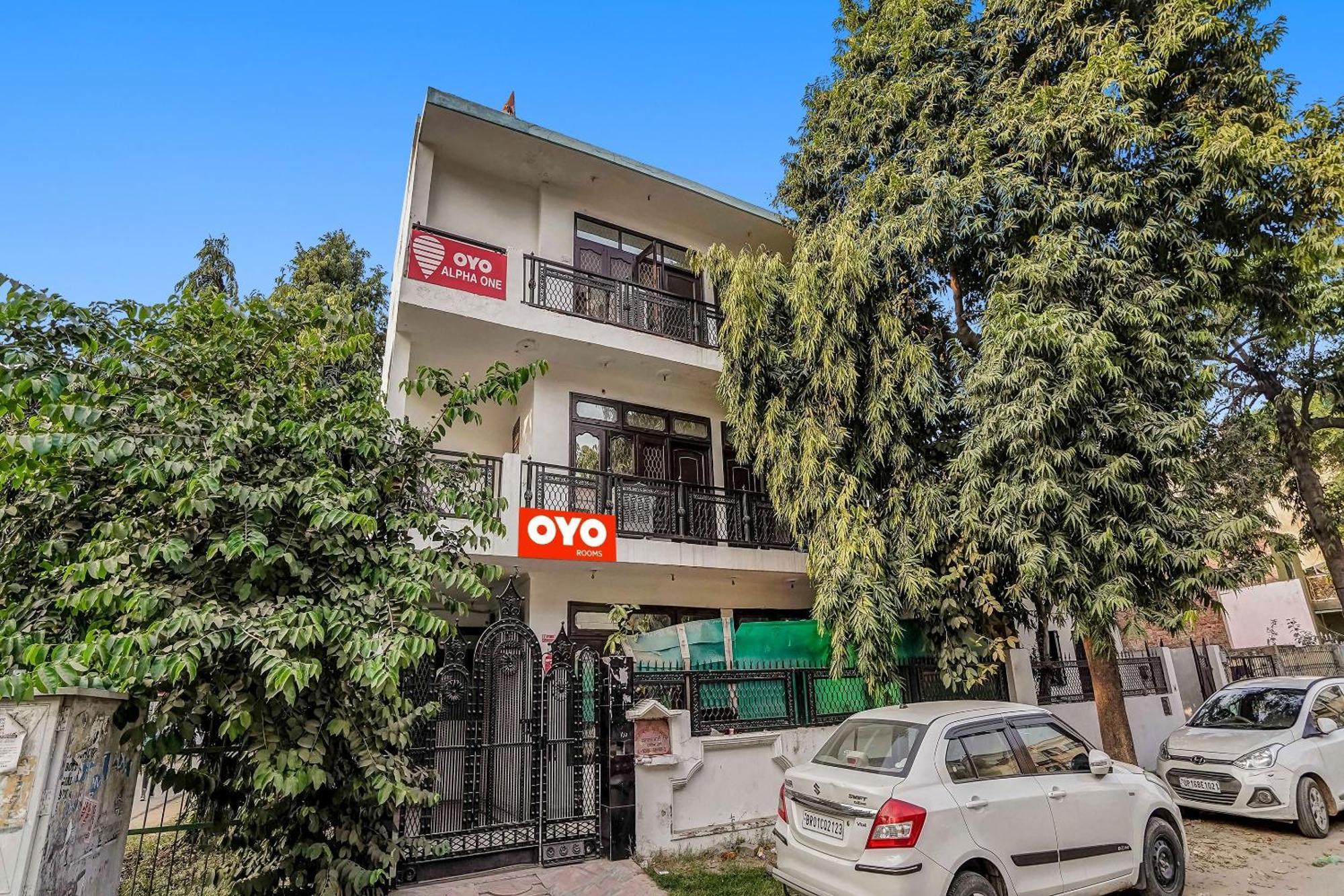 Oyo Flagship 70209 Alpha One Hotel Greater Noida Kültér fotó