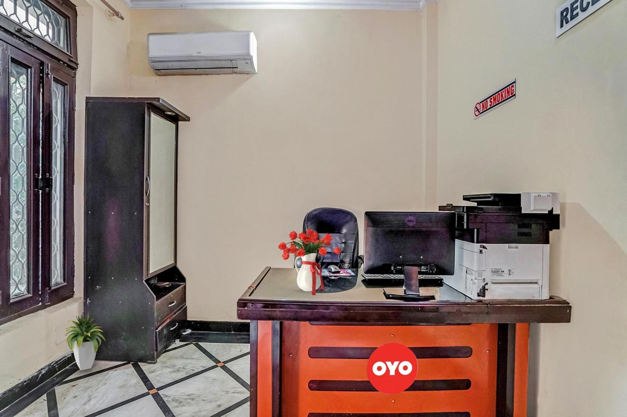Oyo Flagship 70209 Alpha One Hotel Greater Noida Kültér fotó