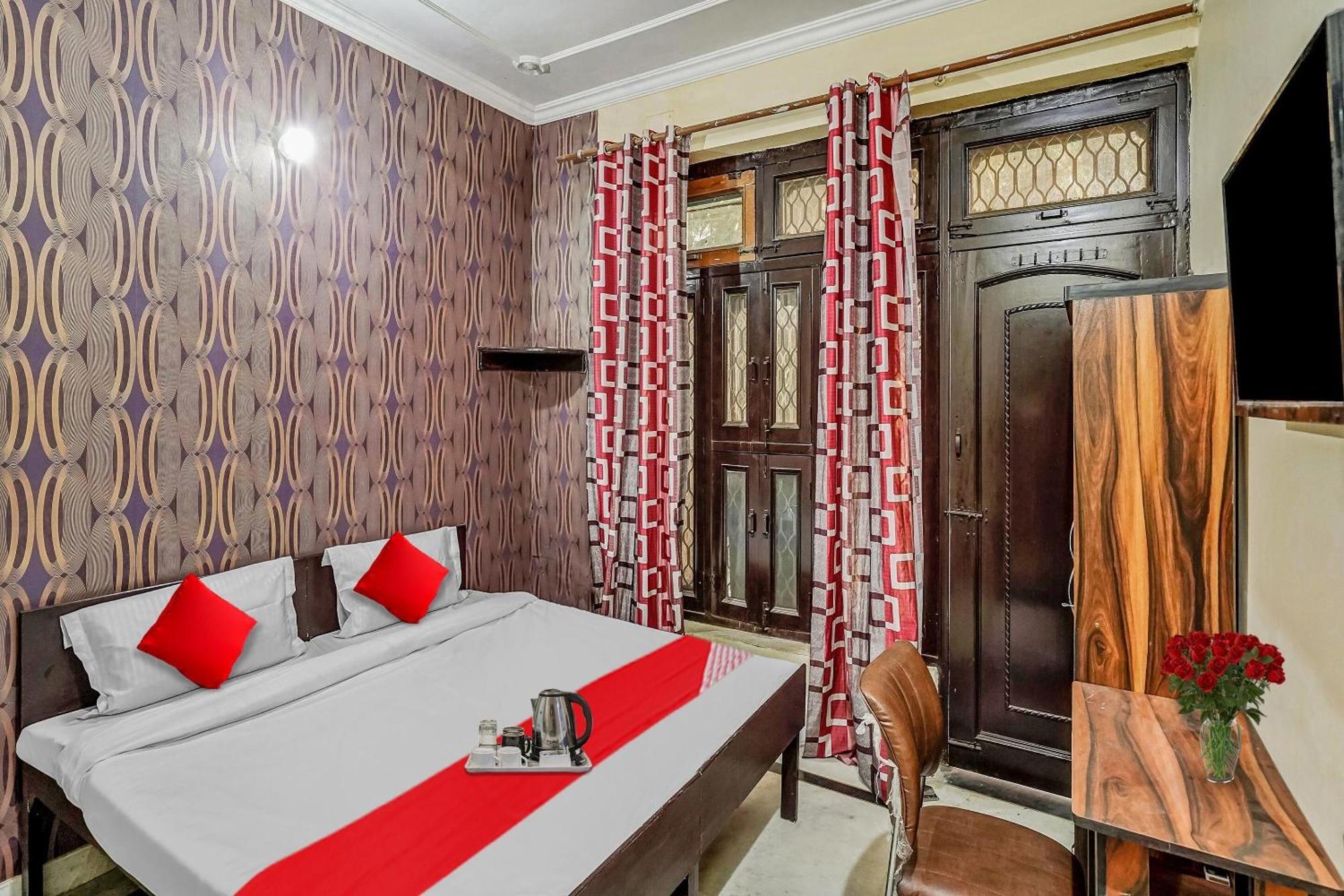 Oyo Flagship 70209 Alpha One Hotel Greater Noida Kültér fotó