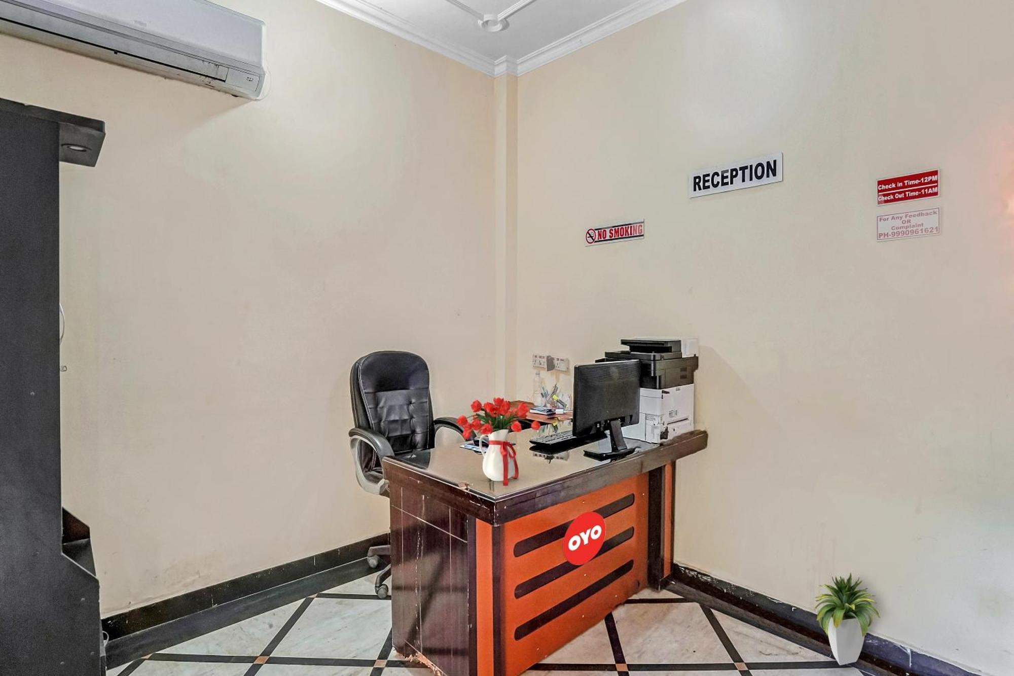 Oyo Flagship 70209 Alpha One Hotel Greater Noida Kültér fotó