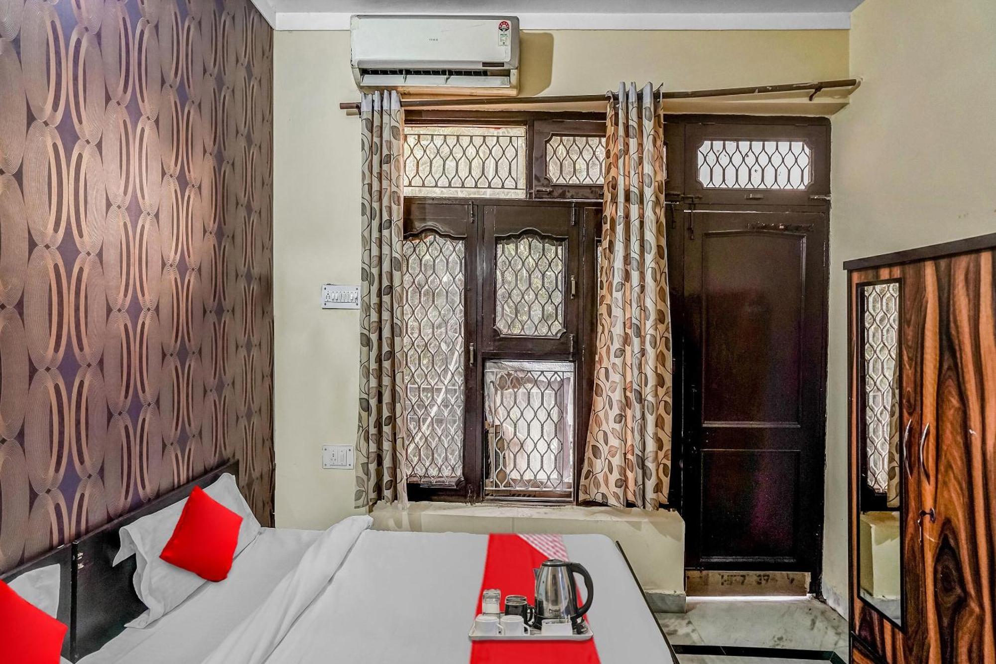 Oyo Flagship 70209 Alpha One Hotel Greater Noida Kültér fotó