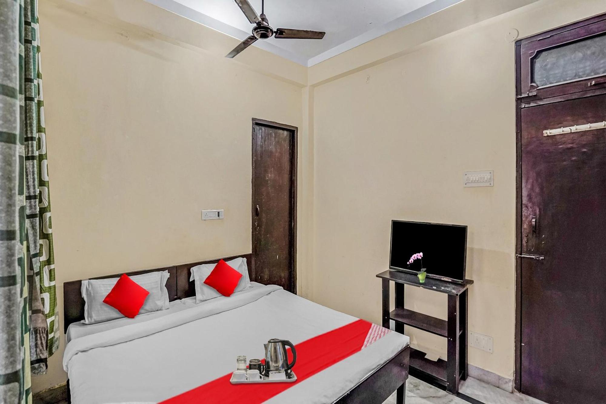 Oyo Flagship 70209 Alpha One Hotel Greater Noida Kültér fotó