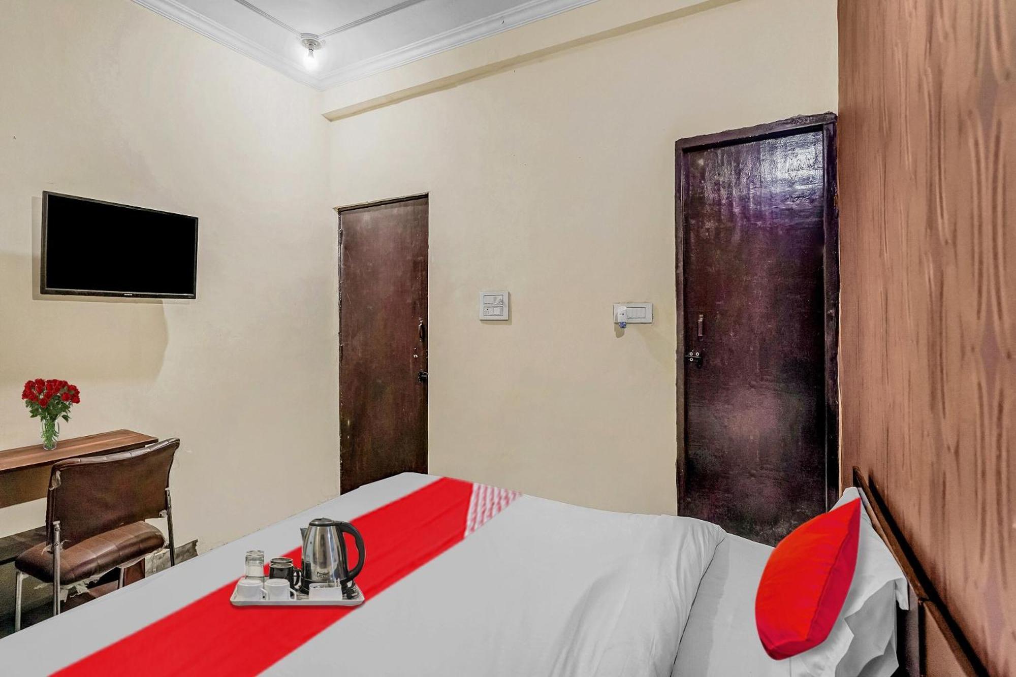 Oyo Flagship 70209 Alpha One Hotel Greater Noida Kültér fotó