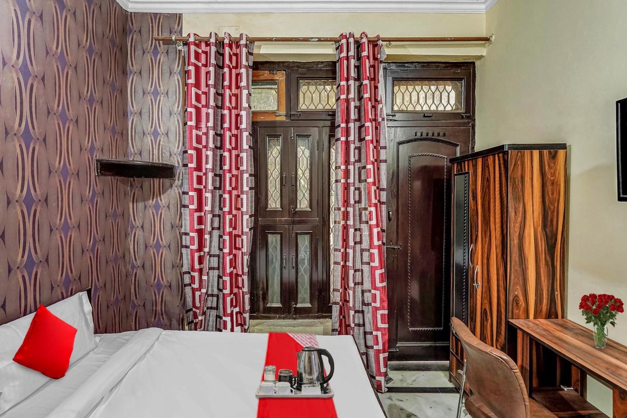 Oyo Flagship 70209 Alpha One Hotel Greater Noida Kültér fotó