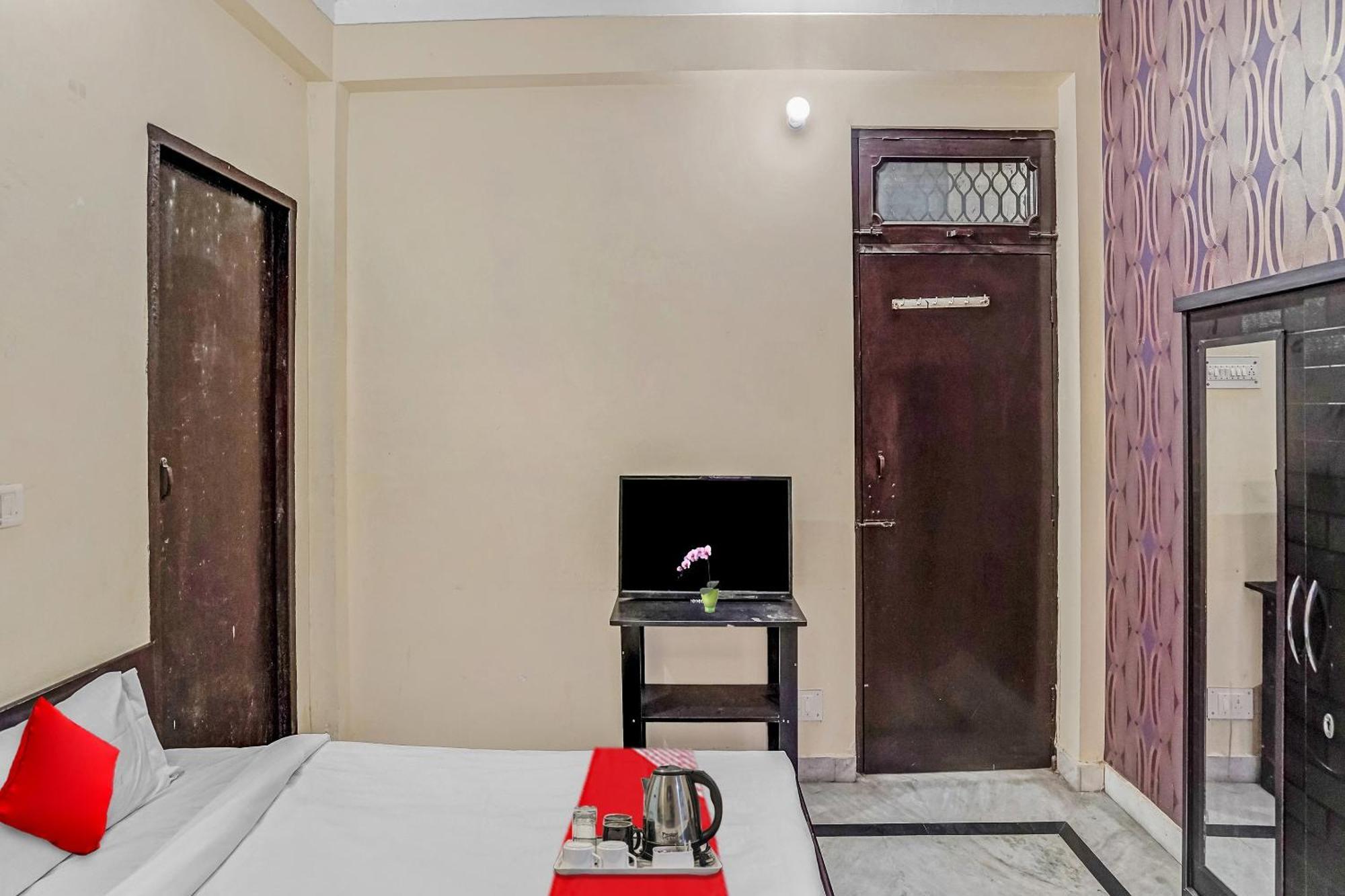 Oyo Flagship 70209 Alpha One Hotel Greater Noida Kültér fotó